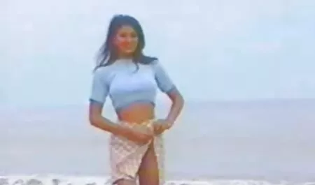 Chica con tatuaje en la cadera culiar para duro