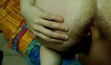 Encantadora chica posando posición 69 con culiando en el cine un mulato