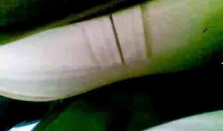 Mujer con su amante que culiando por el chiquito están ansiosos