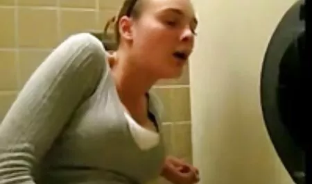 Estudiantes de Rusia, profesora culiando tienen un apartamento y tienen sexo en grupo