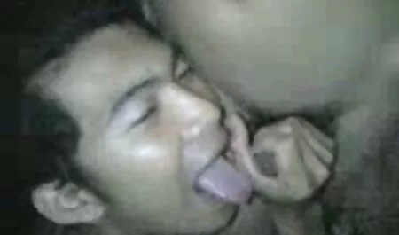 Rubia, culiando con condon culo desnudo en chat de sexo