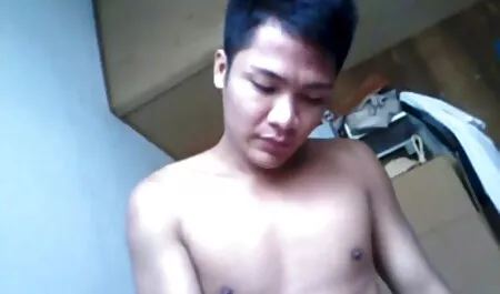 Chica inocente muestra sus tetas y culo culiando a escondidas en una nota personal