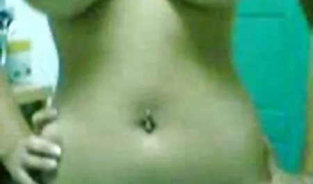Un hombre con una barriga gruesa para pimienta y culiando en el bus una rubia