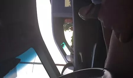 Negro con una culiando en un bus gran polla.