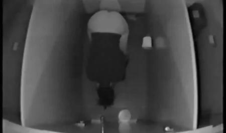 Rubia con un botín en aceite culiando ala mama para afeitar, follando cáncer