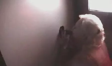 Chica rusa fumando y culiando a mi amiga hábilmente chupando polla