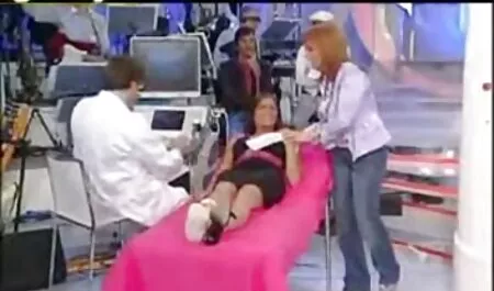 Louise culiando con la vecina grande colgando por operación coño acariciando