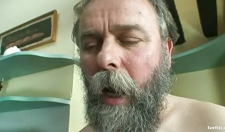 Trío sexo lésbico con tetonas culiando juguetes