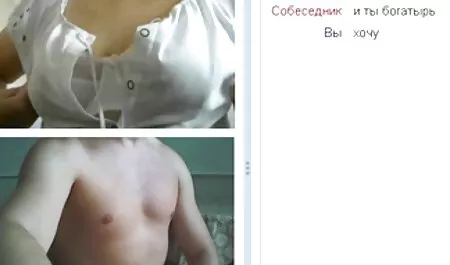 Dulce con un cuerpo hermoso, acariciando su coño con sus dedos culiando a ecuatoriana en la silla