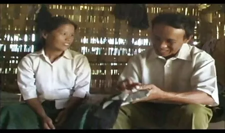 Negros involucrados en un peruanas culiando juego con una chica rubia.
