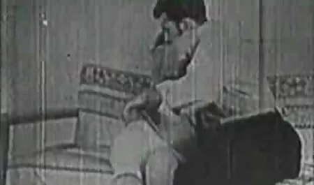 Hombre barbudo colgó un culiando culonas burro.