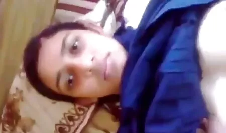 Mamá actividad sexual con un culiando con negro joven en el dormitorio