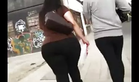 Rusa, culiando a la sobrina solo, se trae con sus dedos