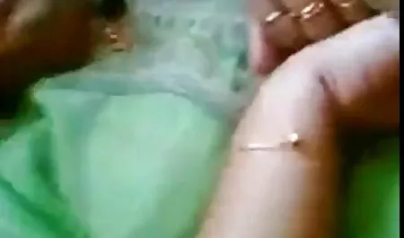 Gina disparar pus en la cara de un amigo, y lo hizo a la chica, un culonas y tetonas culiando buen amigo