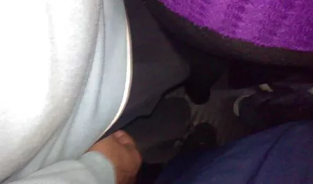 Esposa lame la polla de su culiando a mi nuera marido, y luego su gran coño