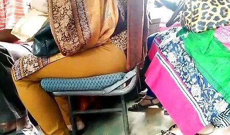 Rubia le da a su marido una mamada y tragar culiando al aire libre