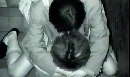 Niña culiando con mi madrastra dedos en coño en lado