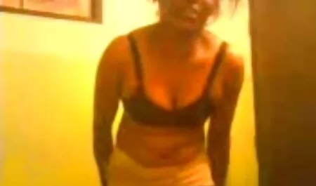 Hombre quemaduras para un polluelo masturbándose y le dio un nivel tetonas culiando