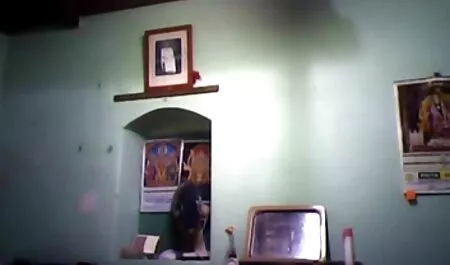 Liberación de su padre y su madre, la infiel culiando hija en la cama grande
