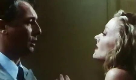 Los hombres nunca están satisfechos-Play sofá de culiando con cuero