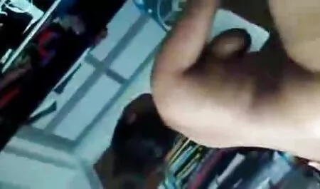 Máscara coqueta mostrando videos de panameñas culiando hermosas tetas y un sombrero de caricia